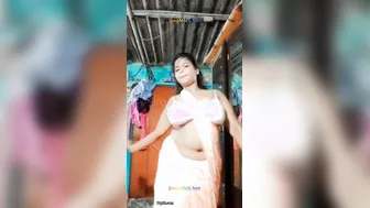 Horny Tamil Aunty Dancing Naked Showing Her Curves At Home