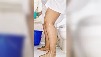 Shy Married Aunty Bathing Naked Caught On Hidden Phone Camera