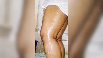 Shy Married Aunty Bathing Naked Caught On Hidden Phone Camera