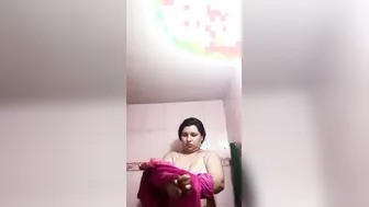Pakistani Aunty Stripping Off Her Bra And Panty Getting Naked