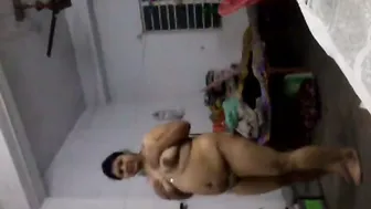 Thick Bihari Aunty Showing Off Her Big Ass For The Camera