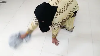 Punjab Aunty Cleaning House When Neighbor Boy Comes And Fucks Her