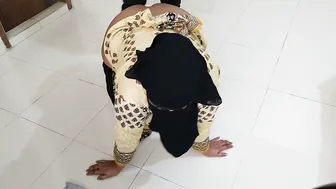 Punjab Aunty Cleaning House When Neighbor Boy Comes And Fucks Her