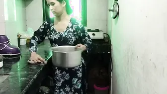 Aunty Getting Fucked Hard In Kitchen While Delivering Items There