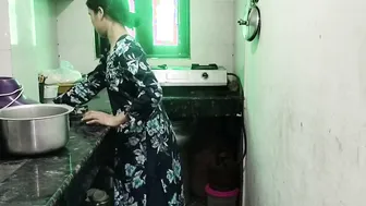 Aunty Getting Fucked Hard In Kitchen While Delivering Items There