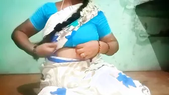 Village Aunty Spreading Wide And Showing Everything On Camera