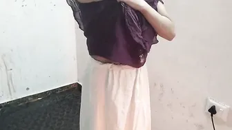 Convincing Lonely Aunty With Gifts Before Taking Her To Bed