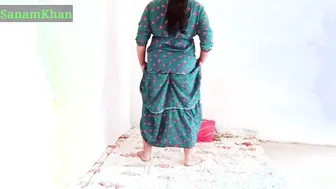 Lonely Mature Aunty Masturbating With Her Favorite Toy At Home