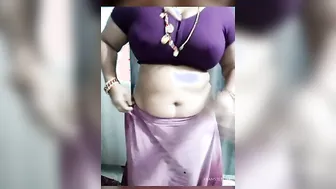 Telugu Aunty Stripping Naked On Webcam For Her Online Lovers