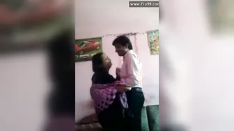 Desi Aunty With Young Lover Leaked Private Sex Tape From Phone