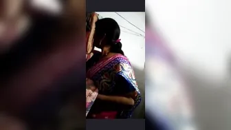 Desi Aunty Caught Changing Saree Exposing Her Body To Peeping