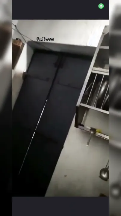 Desi Aunty Caught Changing Saree Exposing Her Body To Peeping