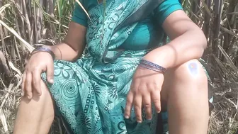 Tamil Aunty Fingering Herself In Sugarcane Field Hiding Away