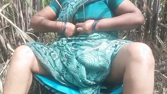 Tamil Aunty Fingering Herself In Sugarcane Field Hiding Away