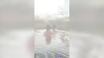 Desi Aunty Bathing Naked In Pond Before Getting Fucked Outdoor