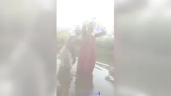 Desi Aunty Bathing Naked In Pond Before Getting Fucked Outdoor