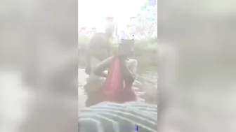 Desi Aunty Bathing Naked In Pond Before Getting Fucked Outdoor
