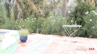 Thick Bhabhi Seducing Pool Boy Sucking And Riding Him Poolside