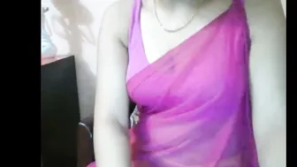 Horny Indian Aunty Touching Herself Live On Webcam Showing Off