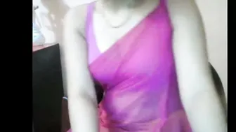 Horny Indian Aunty Touching Herself Live On Webcam Showing Off