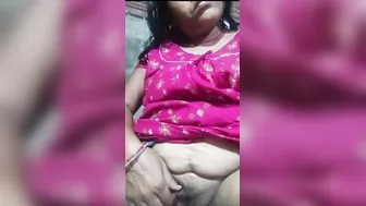 Thick Mature Aunty Fingering Her Wet Pussy Caught On Phone Mms
