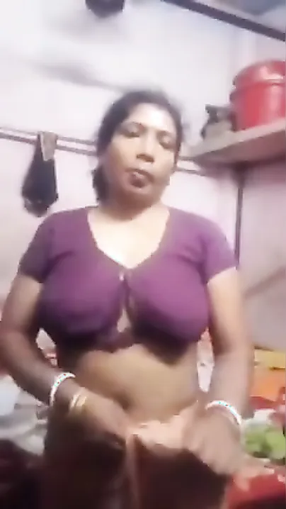 Curvy Village Aunty In Orange Saree Showing Big Boobs On Video Call
