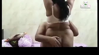 Muslim Wife Aunty Getting Satisfied By Young Lover In Apartment