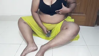 Neighbor Aunty Getting So Horny She Fucks Herself With Remote