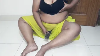 Neighbor Aunty Getting So Horny She Fucks Herself With Remote