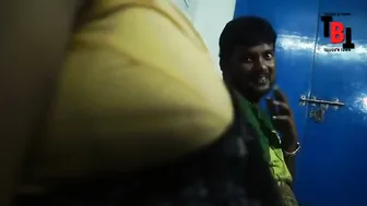 Telugu Aunty In Sleeveless Blouse Seducing Guy With Her Body