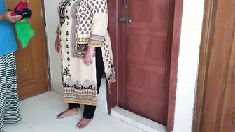 Bra Salesman Seducing And Fucking Busty Aunty In Her House