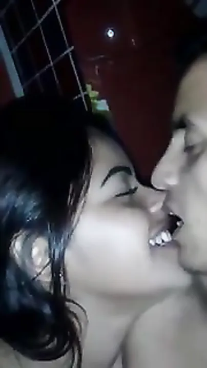 Indian desi sex video of non-professional couple enjoying a romantic sex session
