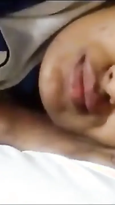 Teen porn video of an Indian cutie exposing herself on webcam
