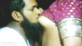 Desi aunty fucked by neighbor muslim lad in the home