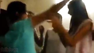 Desi MMS of Indian hostel girls enjoying with every other