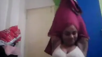 Cumbrous aunty disrobes and have a fun a naughty livecam chat with her bf