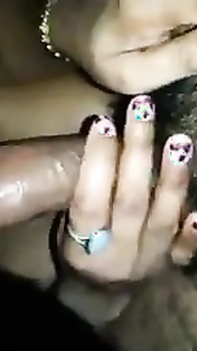 Hindisex movie scene of an non-professional cutie giving a blowjob to her boyfriend