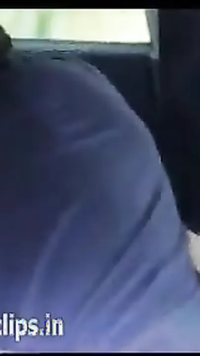 Desi hot sex clip of a secretary with her employer in car outdoors