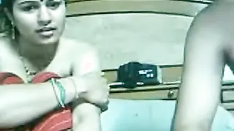 Wwwxxx webcam video of a desi bhabhi enjoying with lover for her fans