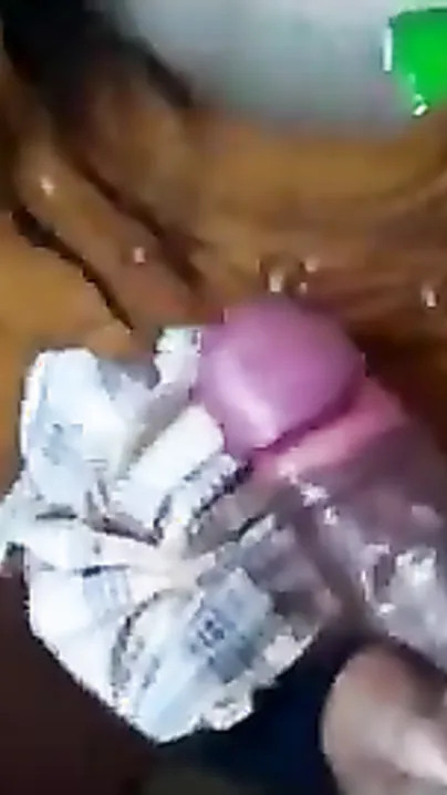 Hot college hotty giving an astonishing oral job to her boyfriend