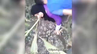 Hindisex video of a large ass bhabhi enjoying outdoor sex with her lovers