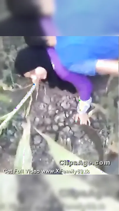 Hindisex video of a large ass bhabhi enjoying outdoor sex with her lovers