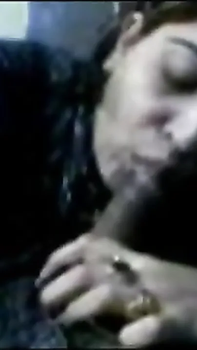 Non-professional college hotty gives a fine oral sex and bonks her bf