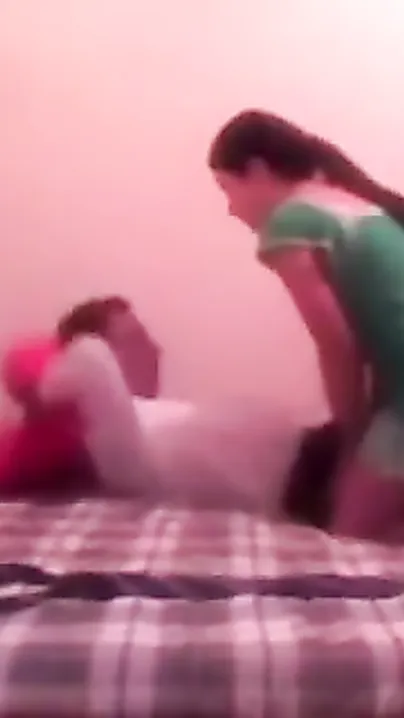 Gorgeous office wench pleases her boss with a priceless fellatio
