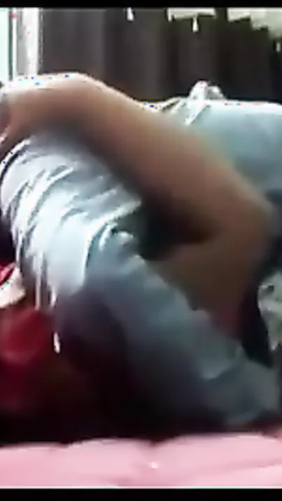 Overweight bhabhi enjoys home sex with her husbands assistant
