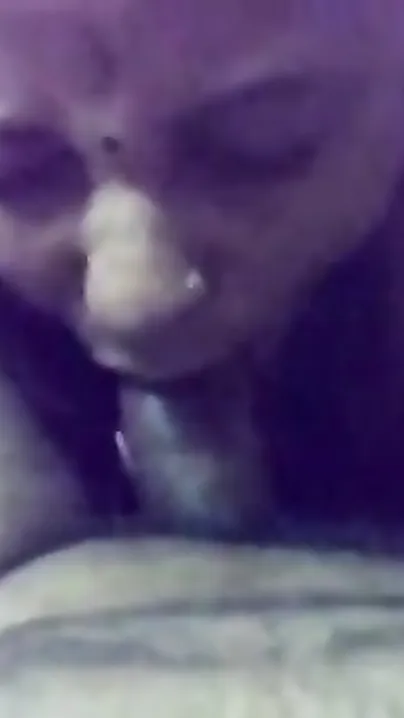 Amateur bhabhi satisfies her stepbrother in law with a good oral-service