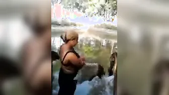 Village Aunty Changing Clothes Naked By Pond After Bathing Alone