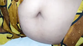 Village Aunty Showing Off Her Curves In Tight Saree For Me
