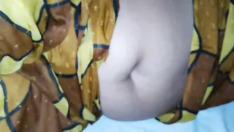 Village Aunty Showing Off Her Curves In Tight Saree For Me