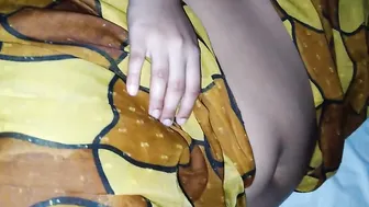 Village Aunty Showing Off Her Curves In Tight Saree For Me